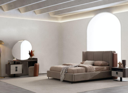 Elegantes Schlafzimmer-Set aus Holz in warmem Braun