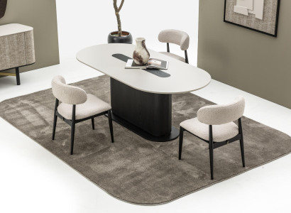 Elegantes Esszimmer Set aus Holz in Beige mit modernem Design