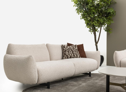 Elegantes beiges 3-Sitzer Sofa aus Textil im modernen Design