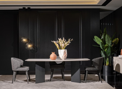 Eleganter Esstisch aus Holz in Beige für moderne und klassische