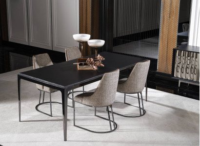 Eleganter schwarzer Esstisch aus Holz im modernen Stil