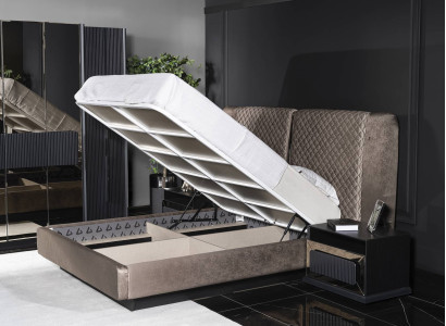 Elegantes braunes Holz-Bett mit passenden Nachttischen im modernen