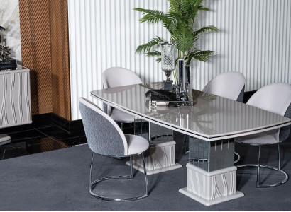 Elegantes weißes Esstisch- und Stuhl-Set aus Holz und Metall