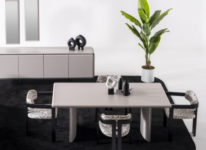 Elegantes Beiges Esszimmer Set aus Holz mit Esstisch und Stühlen