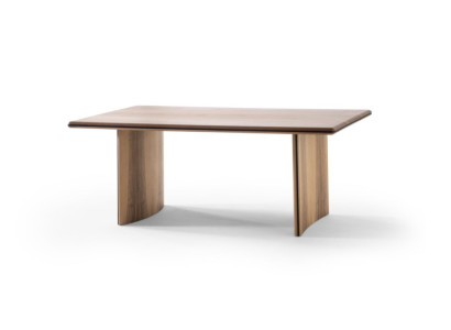 Eleganter brauner Esstisch aus Holz für modernes Esszimmer