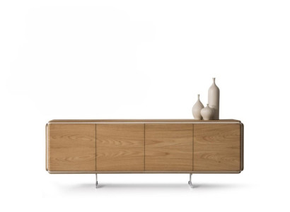 Elegantes braunes Holzsideboard in klassischem Design