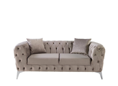 Sofa in modernem Design Schlichte Formen und reichhaltiger Stil