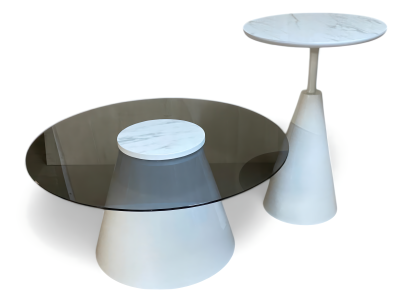 Beistelltische mit weißen, kegelförmigen Beinen, Rauchglas und Marmorakzenten