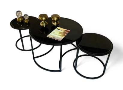 Pompöses Set aus drei Tischen: einem Couchtisch und zwei Beistelltischen