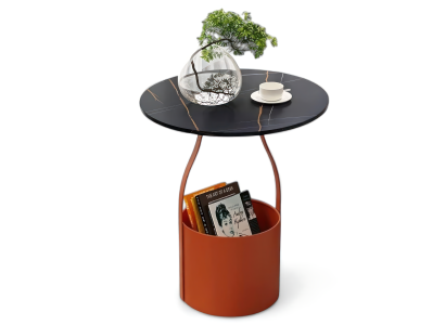 Kreativer Akzenttisch: Dunkles Marmormuster und auffälliges mattes Orange