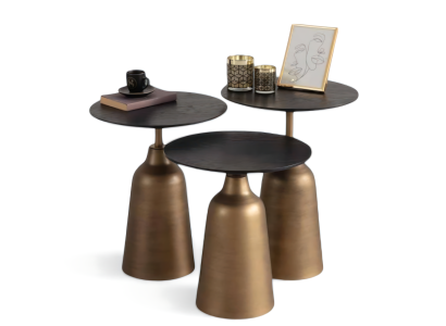 Drei Beistelltische unterschiedlicher Höhe mit goldfarbenem Untergestell