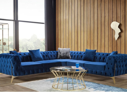 Ecksofa in sattem Blau mit filigranen Metallbeinen und Chesterfield-Steppung