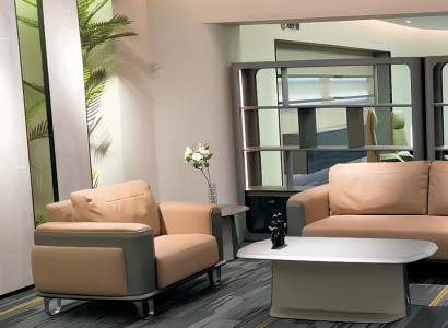 Beiger Ledersessel – elegantes Design für Büro oder Wohnzimmer