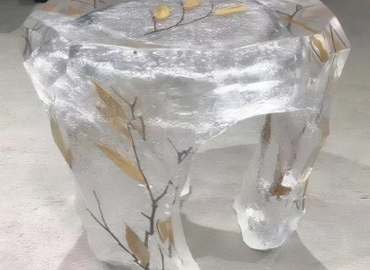 Stilvoller Epoxidharz-Tisch  Runder Design-Beistelltisch mit Eisstruktur-Effekt