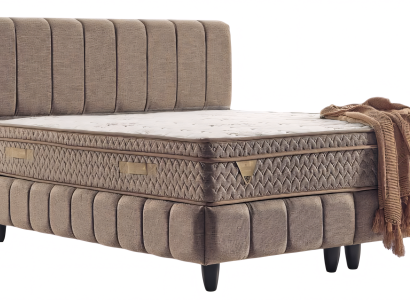 Bett mit stilvollem Design stabiler Konstruktion und vertikaler Steppung