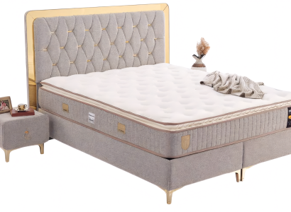 Set aus Bett und Nachttisch mit hochwertiger Polsterung und goldenen Details