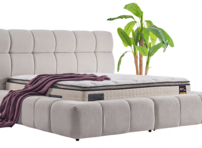 Massives Bett mit voluminösem Design hohem breitem Kopfteil in Grau