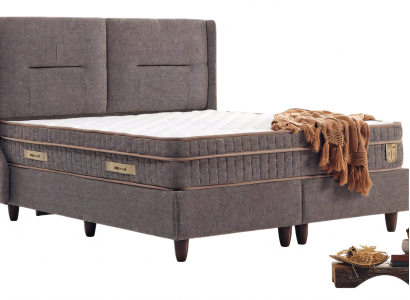 Ein exquisites Bett mit raffinierten Nähten und eleganten Details