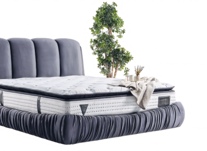 Extravagantes Bett mit voluminösem Kopfteil und Raffung am Bettsockel