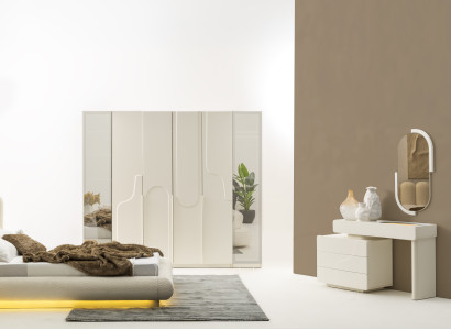 Elegantes Schlafzimmer-Set – Kleiderschrank, Schminktisch & Spiegel