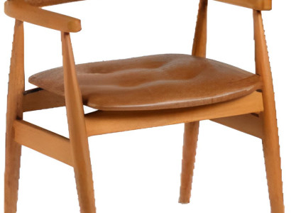 Moderner Designerstuhl mit Holzrahmen und Polstersitz