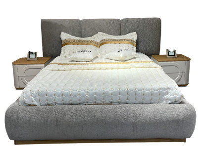 Luxuriöses Schlafzimmer-Set Designer Stoffbett 2x Holz Nachttische