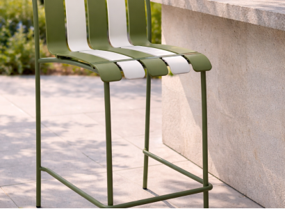 Stilvoller Grün-Weißer Barhocker Designer Metallgestell Loungehocker