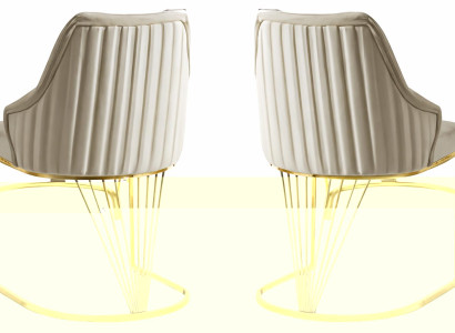 Zwei elegante Stühle mit goldenen Akzenten und luxuriösem Design