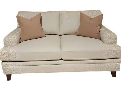 Elegantes, beiges 2-Sitzer-Sofa. Ideal für kleine Räume.