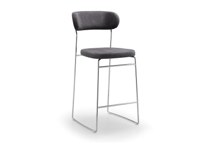 Moderner Barhocker mit gepolsterter Sitzfläche und Chromgestell