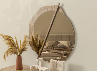 Eleganter Brauner Spiegel – Klassisches Design für Ihr Zuhause