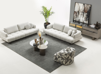 Stilvolles Wohnzimmer-Set mit großzügigen Sitzmöbeln und Tischen
