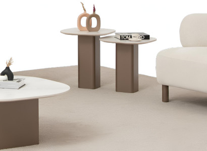 Weißes Wohnzimmer-Set – Weicher Sessel, Runder Couchtisch und Beistelltisch