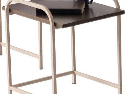 Stilvoller Beistelltisch mit klarer Linie und robustem Metallgestell
