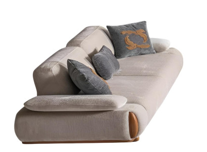 Stilvolles 3-Sitzer Sofa in hellbeigem Stoff mit Holzfüßen