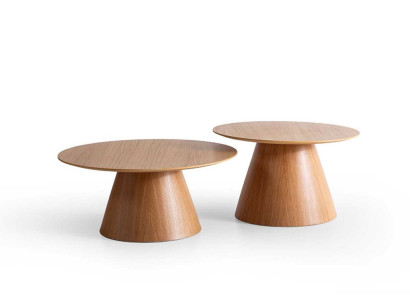 Set aus zwei Tischen mit konischer Basis und minimalistischem Design