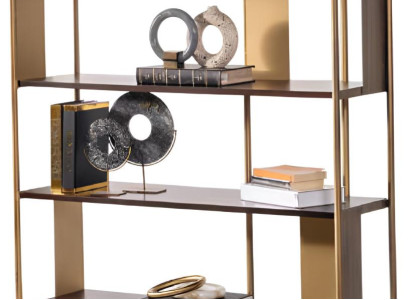Designer-Bücherregal im modernen Stil mit goldfarbenem Metallrahmen
