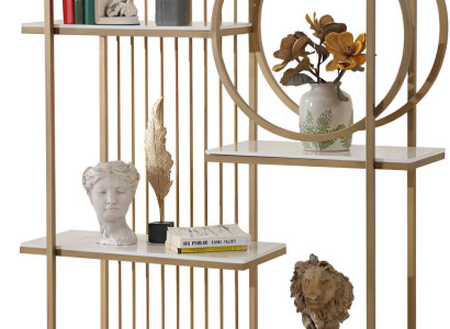 Elegantes Bücherregal mit goldfarbenem Metallrahmen und Marmorregalen