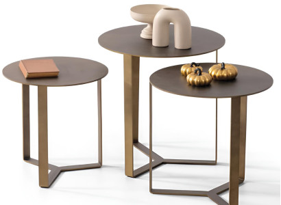 Set von 3 modernen Beistelltischen mit goldfarbenem Metallrahmen