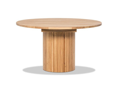 Eleganter erweiterbarer Esstisch mit vertikalen Holzstreifen