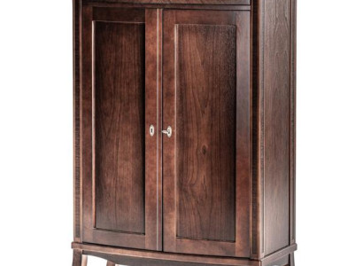 Klassischer Schrank mit Schublade Türen und großzügigem Stauraum