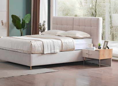 Set mit Bett und zwei Nachttischen für Schlafzimmer im modernen Design